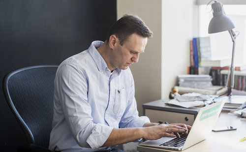 Навальный өөрийг нь хордуулсан хүмүүсийн нэгийг 