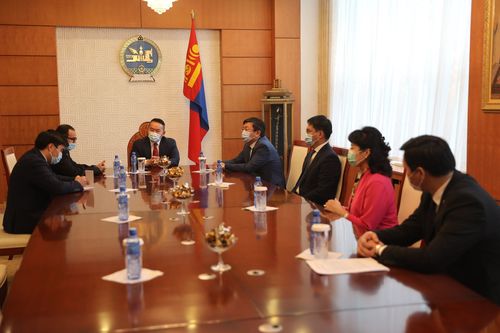 Ерөнхийлөгчийн санаачилгаар АНЭУ-аас 450 хайрцаг бүхий эм, эмнэлгийн хэрэгсэл хандивлаж байна