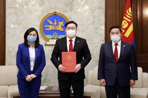 Барьцаалан зээлдүүлэх газрын хүүг гурван хувиас хэтрүүлэхгүй байх хуулийн төслийг өргөн барив