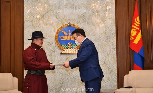 Эрх баригчид хүсвэл зээлийн хүү буурч, өрх бүрд сая төгрөг очно