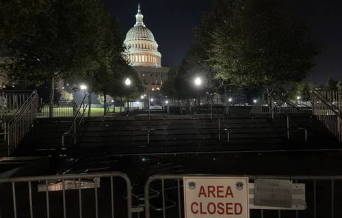 Конгрессын гаднаас олдсон бөмбөг цаг тохируулагчтай байжээ