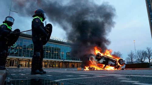 Нидерланд: Хөл хориог эсэргүүцсэн үймээний үеэр 190 хүн баривчлагджээ