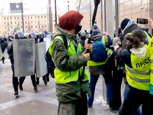 ОХУ: Жагсаалын үеэр 80 гаруй сэтгүүлч саатуулагджээ