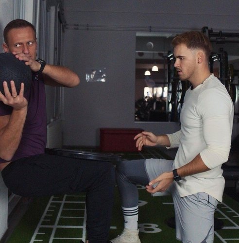 Навальный: Намайг Оросын Ерөнхийлөгч болохоор зочлоорой!