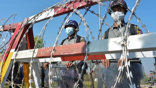 Мьянмар: Фейсбүүк сүлжээг хаажээ