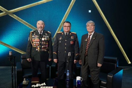 Монголын сансрын нисгэгчдийн багийн гишүүд 10 000 залуусаас шалгаран үлдэж байжээ