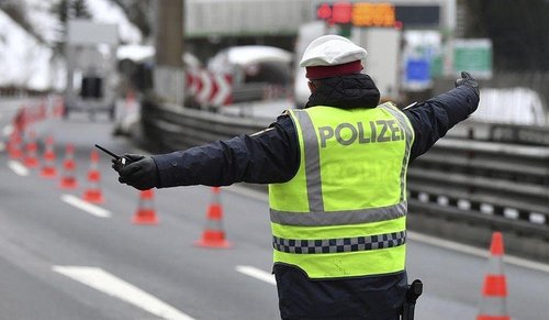 Австри хөл хориогоо дөрөвдүгээр сар хүртэл сунгав