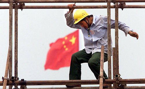 БНХАУ: Баяраар орон нутагруу зорчоогүй ажилчдад нөхөн төлбөр олгожээ