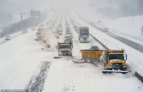 АНУ-д цасан шуурганы улмаас 21 хүн амиа алджээ