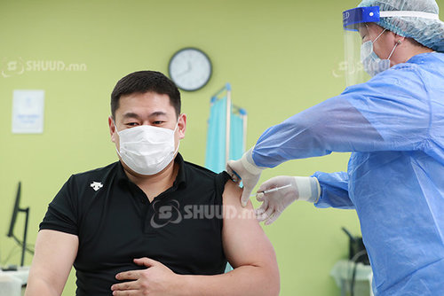 ВИДЕО: Вакцинжуулалт энэ цагаас эхэлж байна, монголчууд аа