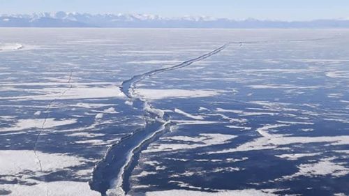 “Эг”-ийн голын орчим үүссэн мөсөн халиаг цэвэрлэжээ