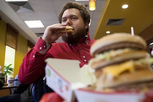 Орост түргэн хоолны сурталчилгааг хориглох санал гаргажээ