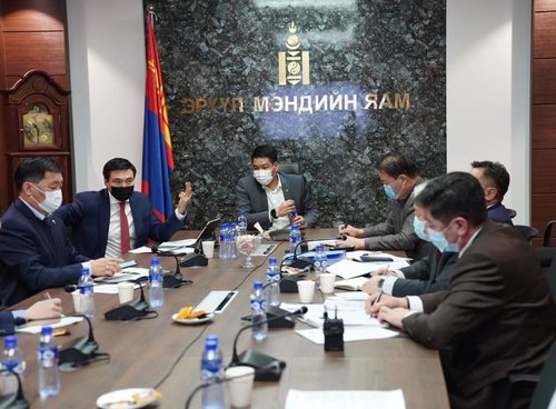 Эмнэлгүүд хүнээр дүүрч, эмч нарын хүрэлцээ дутагдаж эхэллээ