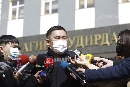 Б.Баатархүү: Жирэмсэн эмэгтэйг тээвэрлэж явсан жолооны эрхгүй хүнийг торгосон