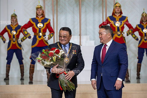 ВИДЕО: Ж.Гүррагчаад Чингис хаан одон хүртээлээ