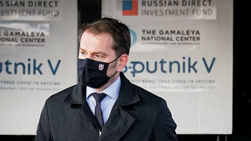 Оросын вакцинаас үүдсэн дуулианы улмаас Словакийн сайд огцров