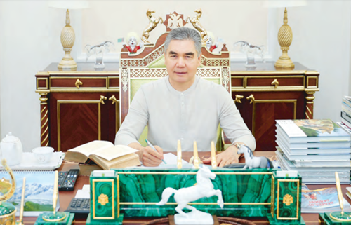 Туркмений Ерөнхийлөгч унаганд нэр өгч, нийслэлдээ зориулж шүлэг бичжээ