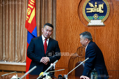 З.Энхболд Ерөнхийлөгч Х.Баттулгыг хорложээ