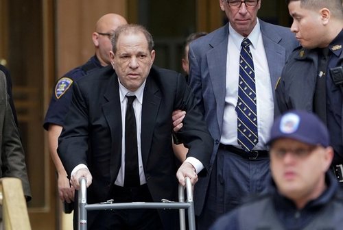 Хүчингийн хэргээр буруутгагдсан Вайнштейн давж заалджээ