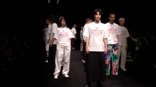 Загварын тайзнаа шуугиан тарьсан 