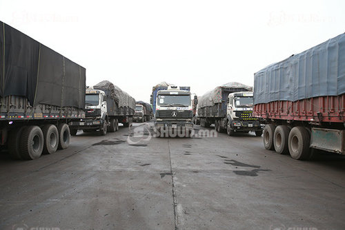 Ням гарагаас Замын-Үүд, Эрээний хилийн боомтоор чингэлэг тээврээр ачаа бараа татан авна