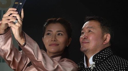 Б.Намуун: Аав минь шударга ёс, эрх зүйт төрийн төлөө буланд шахагдсан ч тэмцсээр байна