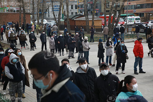 ФОТО: Иргэд вакциндаа идэвхтэй хамрагдаж байна