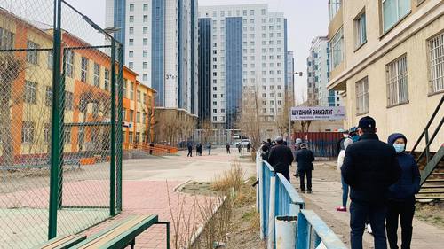 Эхний тунгаа тариулаад 21 хоног болсон л бол хоёр дахь вакцинд нь хамруулна