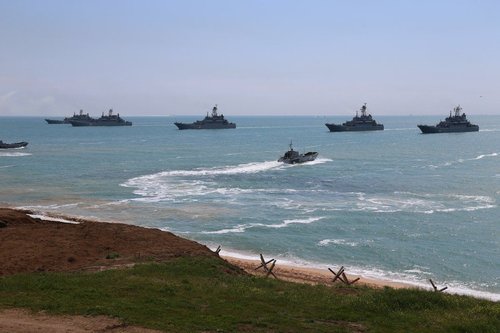 ОХУ: Хар тэнгисийн флотын хөлгүүд бааздаа эргэн иржээ