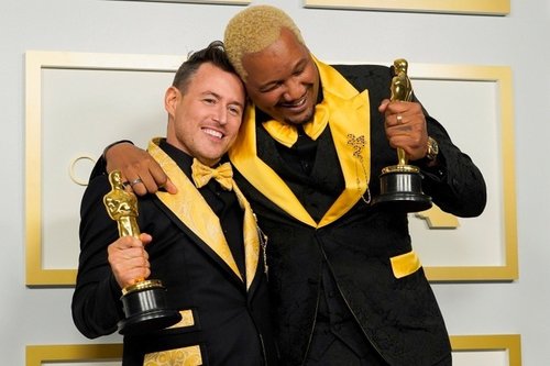 Оскар-2021: Хятад гаралтай Хлоя Жао шилдэг найруулагчаар тодров