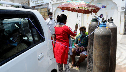 COVID-19: Энэтхэг хөл хориогоо сунгаж, улс орнууд тусламж үзүүлж эхлэв