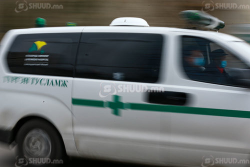 Ухаан алдсан, хөл нь гэмтсэн иргэнийг эмнэлэгт хүргэжээ