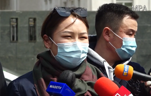 ВИДЕО: Сэтгүүлчид Ц.Анандбазарын асуудлаар УИХ-д  шаардлага хүргүүлж байна