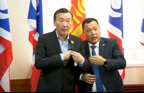 С.Ганбаатар МАХН-ын гишүүнчлэлээс гарч АН-д элслээ