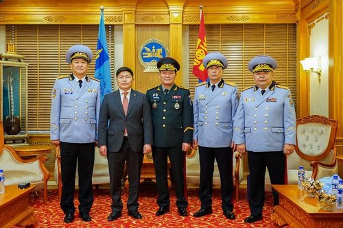 Х.Нямбаатар сайд Бригадын генералуудад хүндэтгэл үзүүллээ