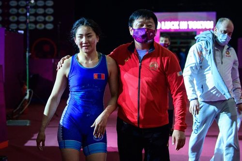 Монголын бөхчүүд олимпийн хоёр эрхтэй, хос медальтай ирнэ