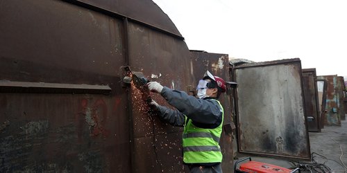 Тоосгон гарааш, төмөр чингэлгийг буулгаж, ногоон байгууламж барина