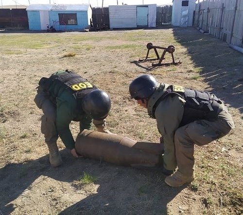 Айлын хашаанаас байлдааны тэсрэх бөмбөг илрүүлжээ