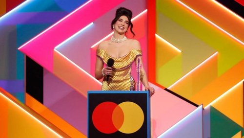 Дуа Липа сувилагч нарын цалинг нэмэхийг Борис Жонсонд хандан уриалжээ