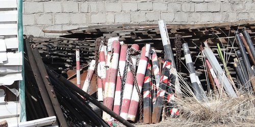 Зөвшөөрөлгүй хашаа, хайс, шон, хаалт барьсан 423 зөрчлийг арилгажээ