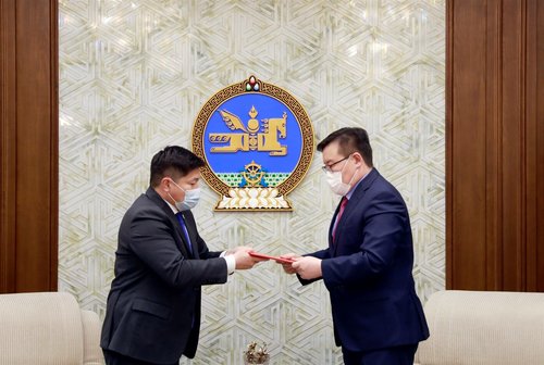 ХЗДХ-ийн сайд Х.Нямбаатар гурван хуулийн төсөл өргөн барилаа