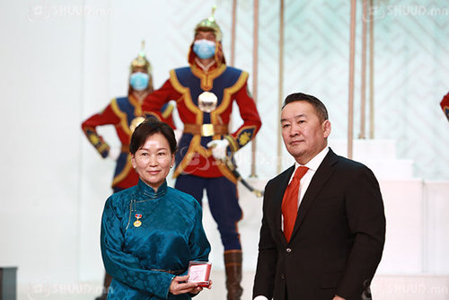 ВИДЕО: Ц.Чинбаяр нарт Хүний гавьяат эмч цол хүртээлээ