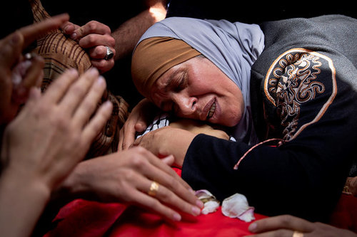 Газын зурвас: Хүмүүс олноор үрэгдэж, цэргүүд довтолж эхлэв