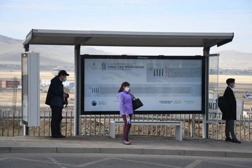ФОТО: Автобусны буудлуудыг чимсэн “ Мөнх тэнгэрийн бичиг”