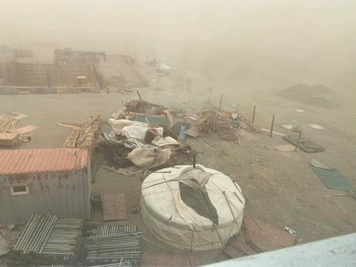 Борооны өмнөх салхинд зургаан айлын гэр нуржээ