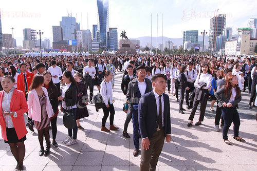 Монгол Улсын хүн амын 64.4 хувийг 15-64 насныхан эзэлж байна