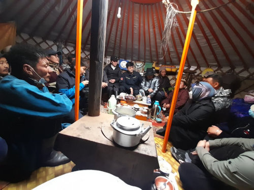 Дундговь аймгийн 1145 өрхийн 945 мянган мал отроор хаваржиж байна