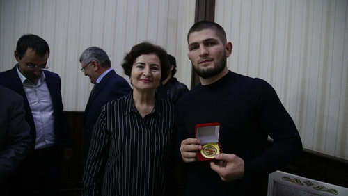 Нурмагомедов ээжийнхээ төлөө 100 сая долларын тулаанаас татгалзжээ