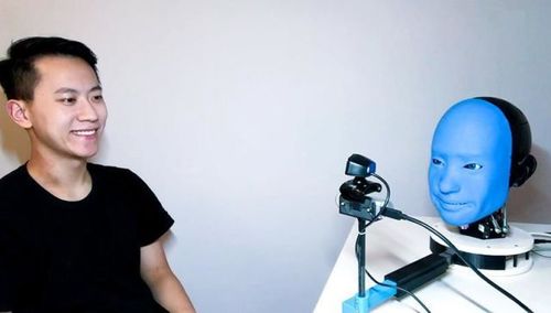 Эрдэмтэд роботыг сэтгэл хөдлөл илэрхийлүүлж сургажээ