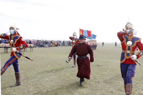 Баянхонгорын Их Богд хайрхны тэнгэрийг тайх анхны төрийн тахилгын ёслол боллоо
